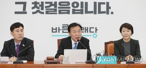 최고위원회의에서 발언하는 손학규 대표