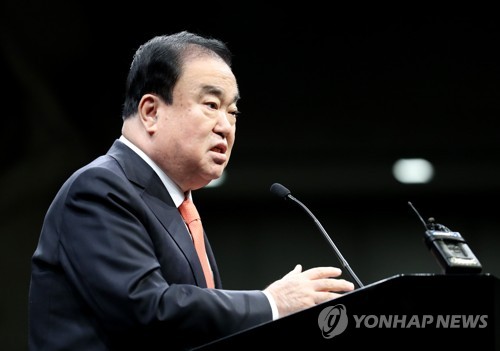 (워싱턴=연합뉴스) 김주형 기자 = 미국을 방문 중인 문희상 국회의장이 11일(현지시간) 워싱턴DC 워터게이트 호텔에서 열린 동포 초청 간담회에서 격려사를 하고 있다. 2019.2.12 kjhpress@yna.co.kr