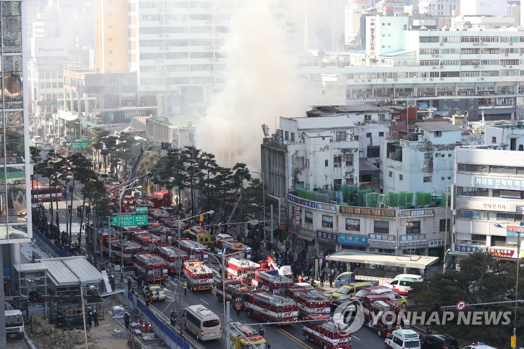 을지로 화재 진압하는 소방차들