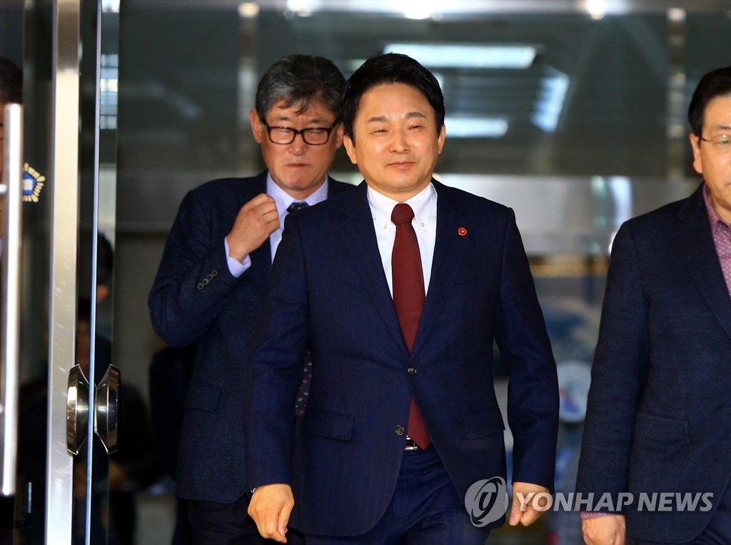 법원 나서는 원희룡 제주지사