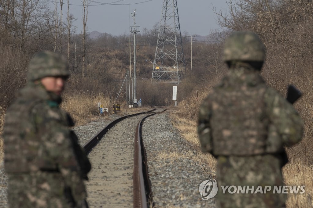 서부전선 DMZ 안의 경의선 철로