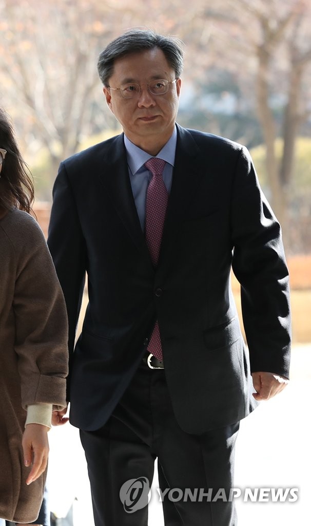 우병우, 석방 후 첫 속행공판 출석