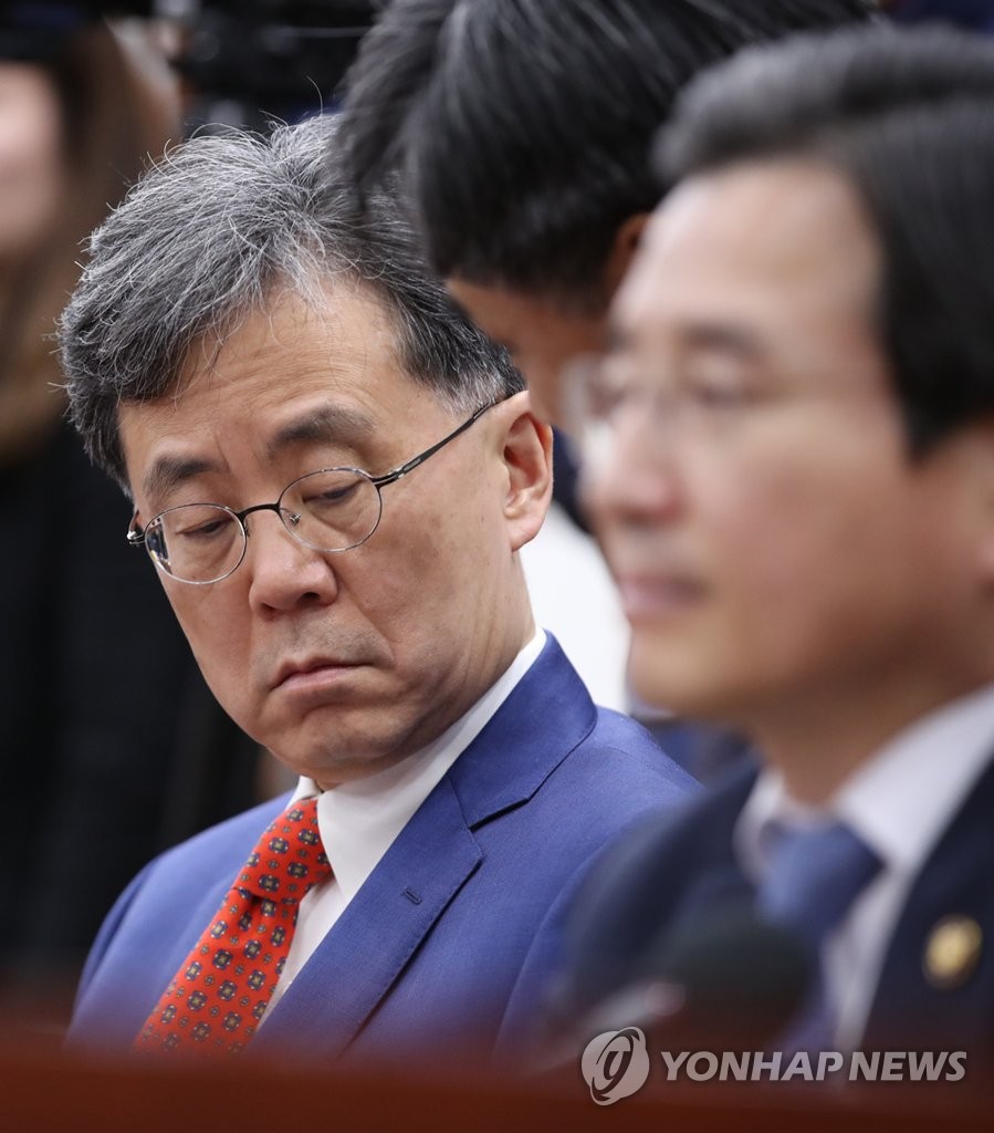 보고 받는 통상교섭본부장