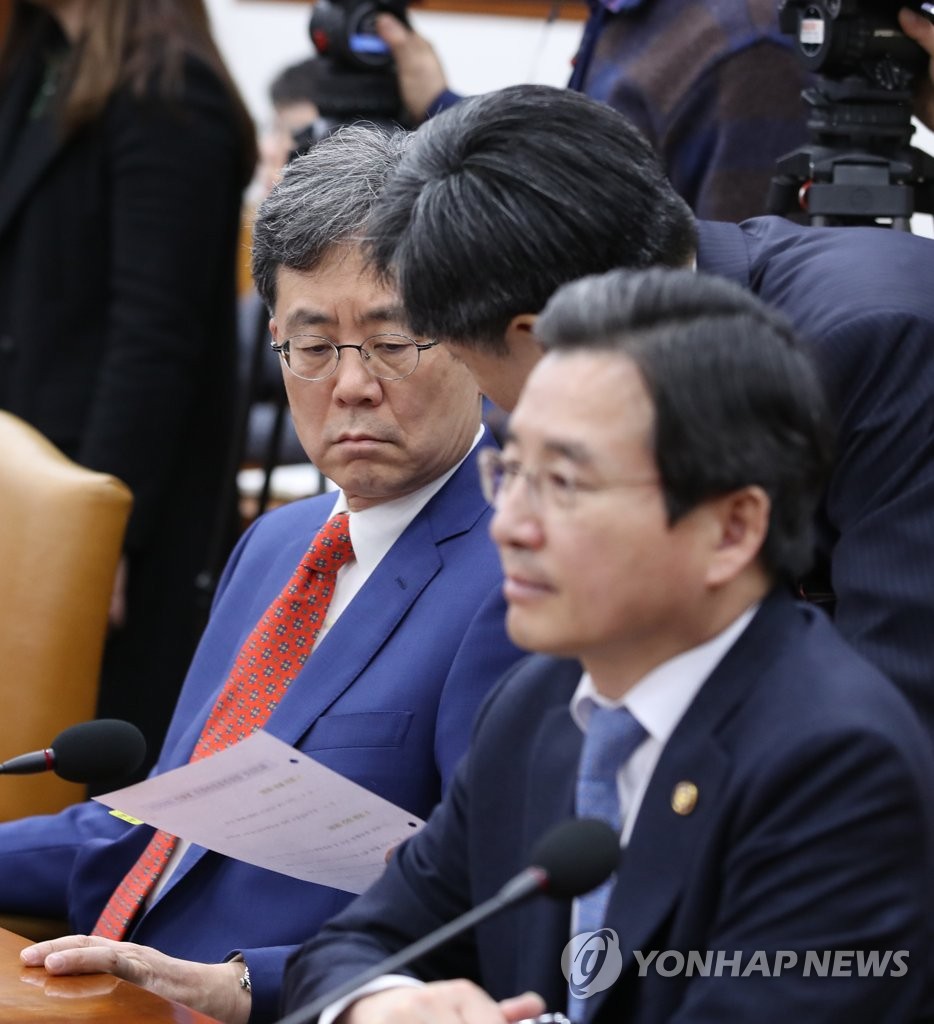 보고 받는 통상교섭본부장