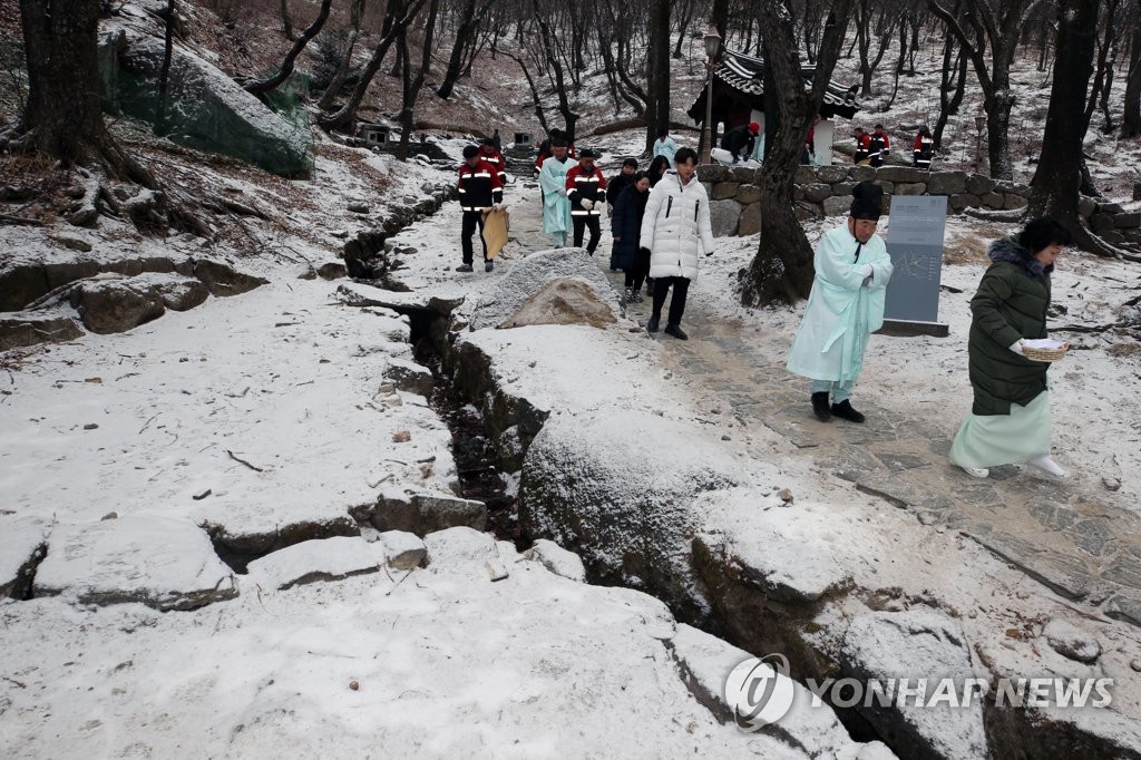 눈 내린 대관령서 산신제