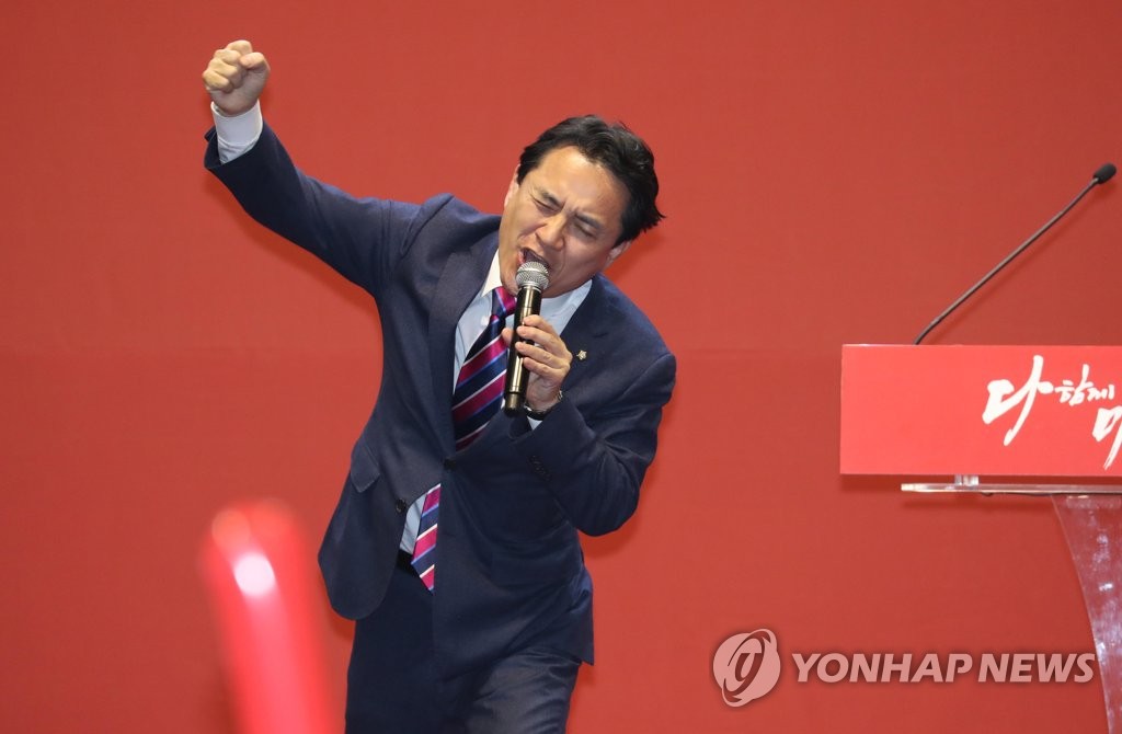 당원들에게 지지 호소하는 김진태