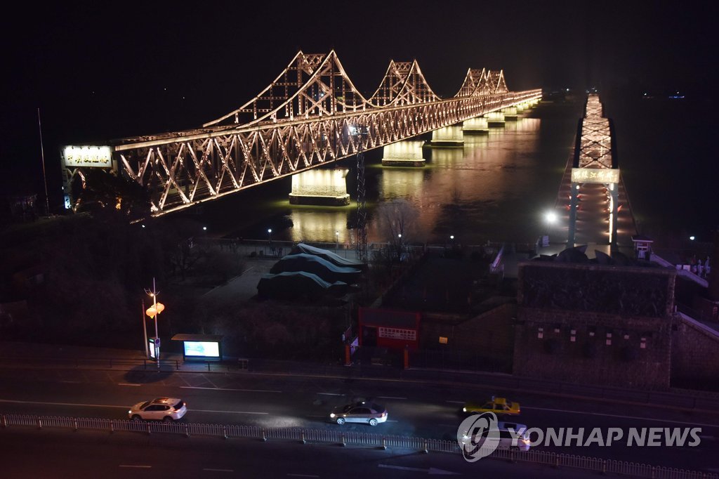 북한 접경한 중국 단둥 거리…"호텔 예약 안되거나 취소"