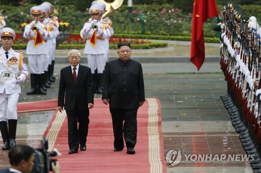 의장대 사열하는 김정은 국무위원장과 베트남 주석