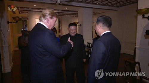 트럼프 대통령, 김영철 부위원장에 '엄지 척'