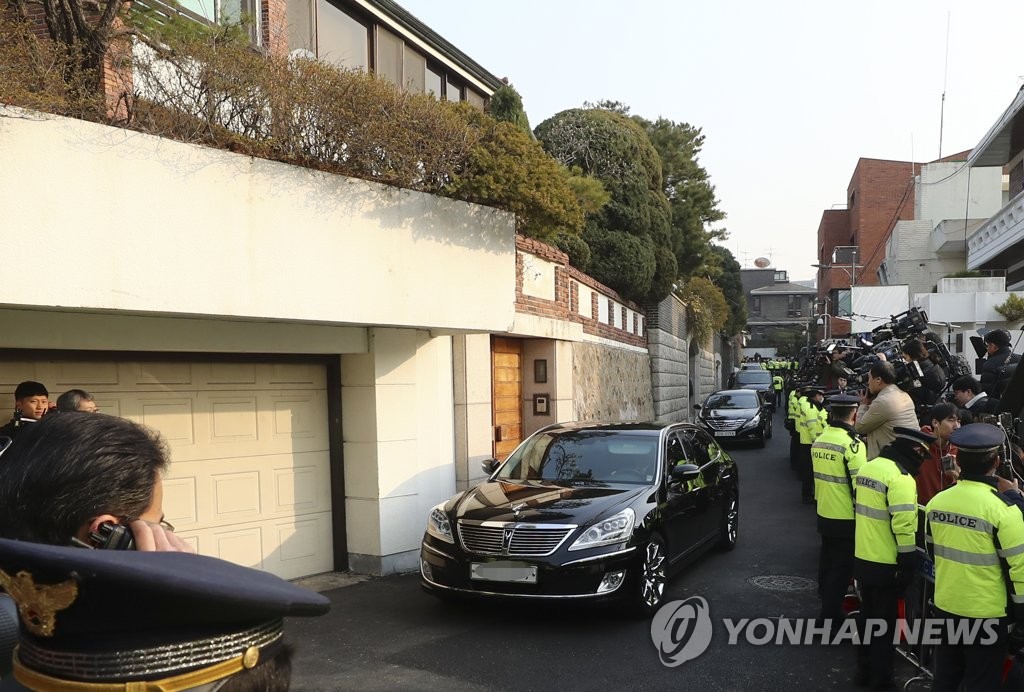 광주지법으로 향하는 전두환 차량 행렬