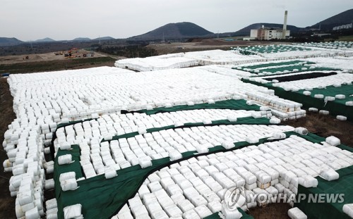 제주시 매립장에 쌓인 압축포장폐기물들