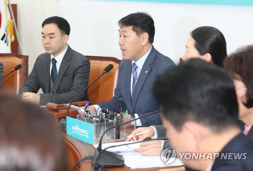 원내대책회의에서 발언하는 김관영 원내대표