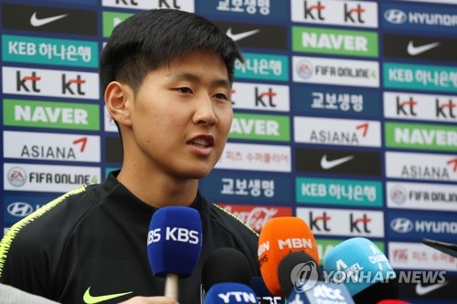 인터뷰하는 이강인