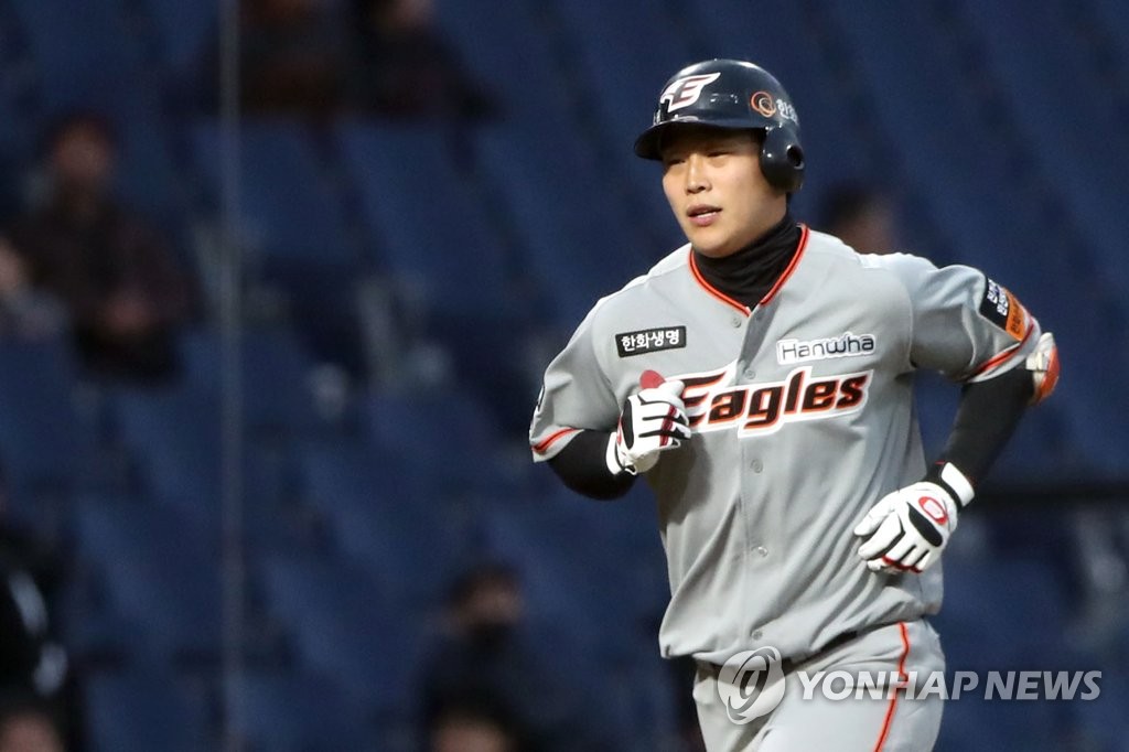 Kim Min-ha of the Hanwha Eagles rounds the bases after hitting the first home run at Changwon NC Park in Changwon, 400 kilometers southeast of Seoul, in the top of the second inning of a Korea Baseball Organization preseason game against the NC Dinos on March 19, 2019. (Yonhap)
