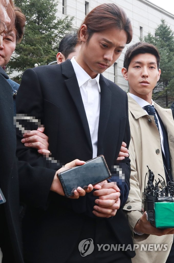 영장심사 마친 '성관계 몰카' 정준영 영장심사
