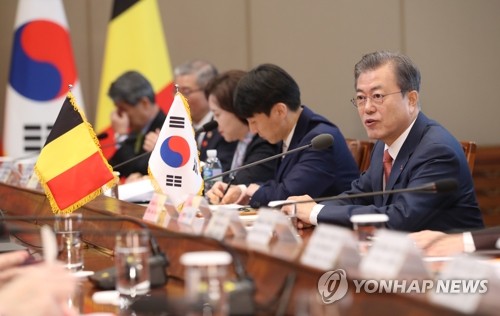 발언하는 문 대통령