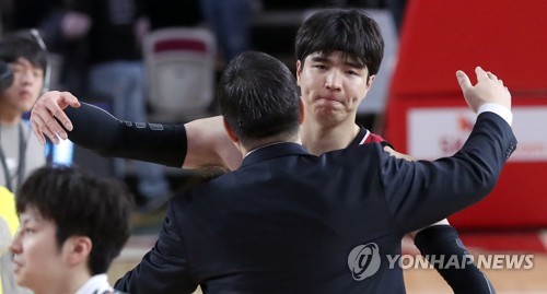 현주엽·김종규 "4강 티켓 잡았다"