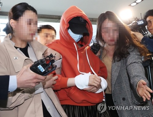 경찰서로 압송된 황하나