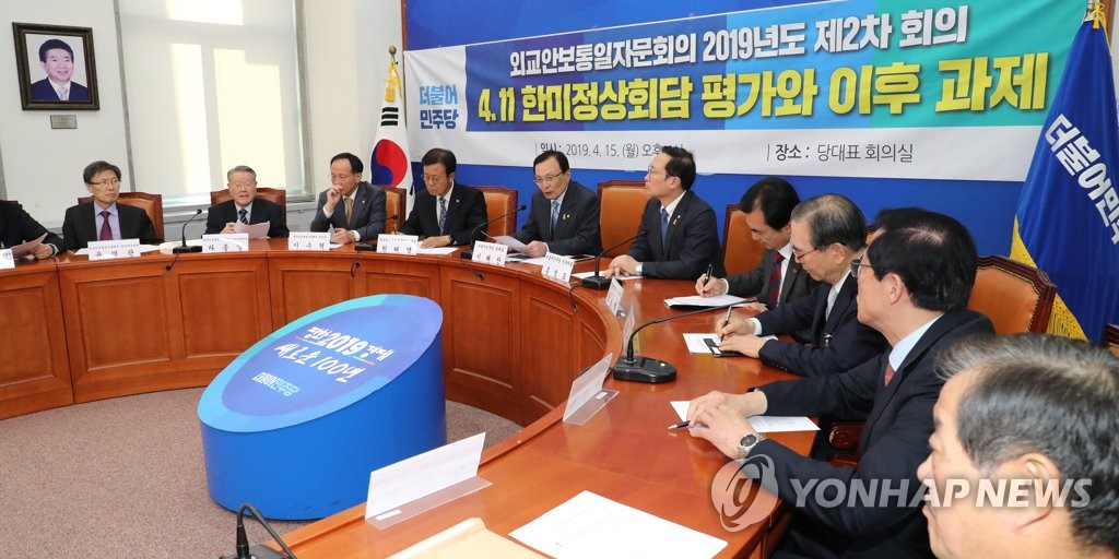 외교안보통일자문회의에서 발언하는 이해찬