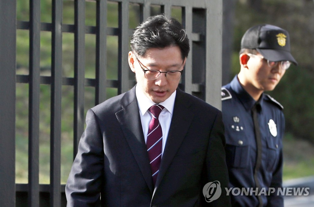 김경수, 법정구속 77일 만에 석방
