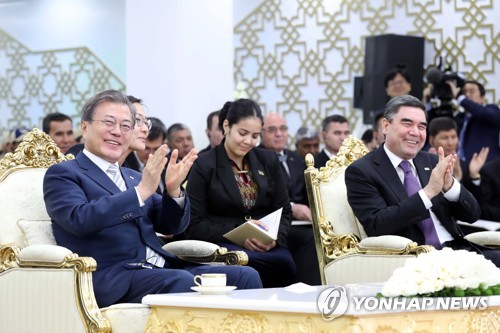 키얀리 가스화학플랜트, 설명 듣는 한-투르크메니스탄 대통령