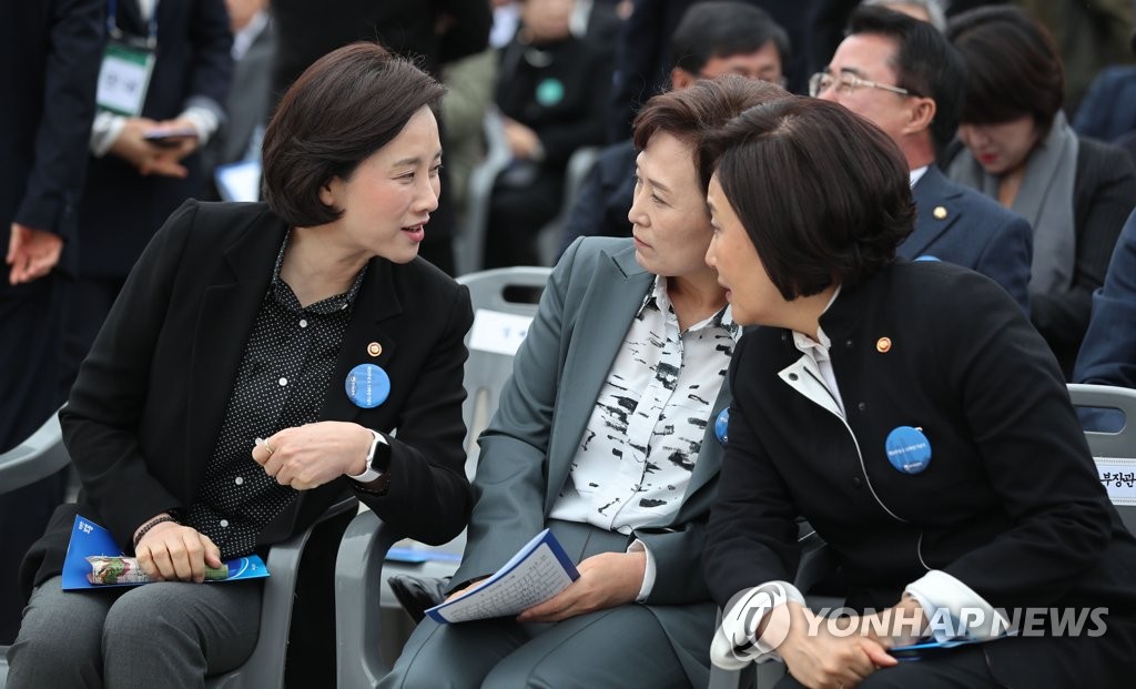 대화하는 유은혜-김현미-박영선