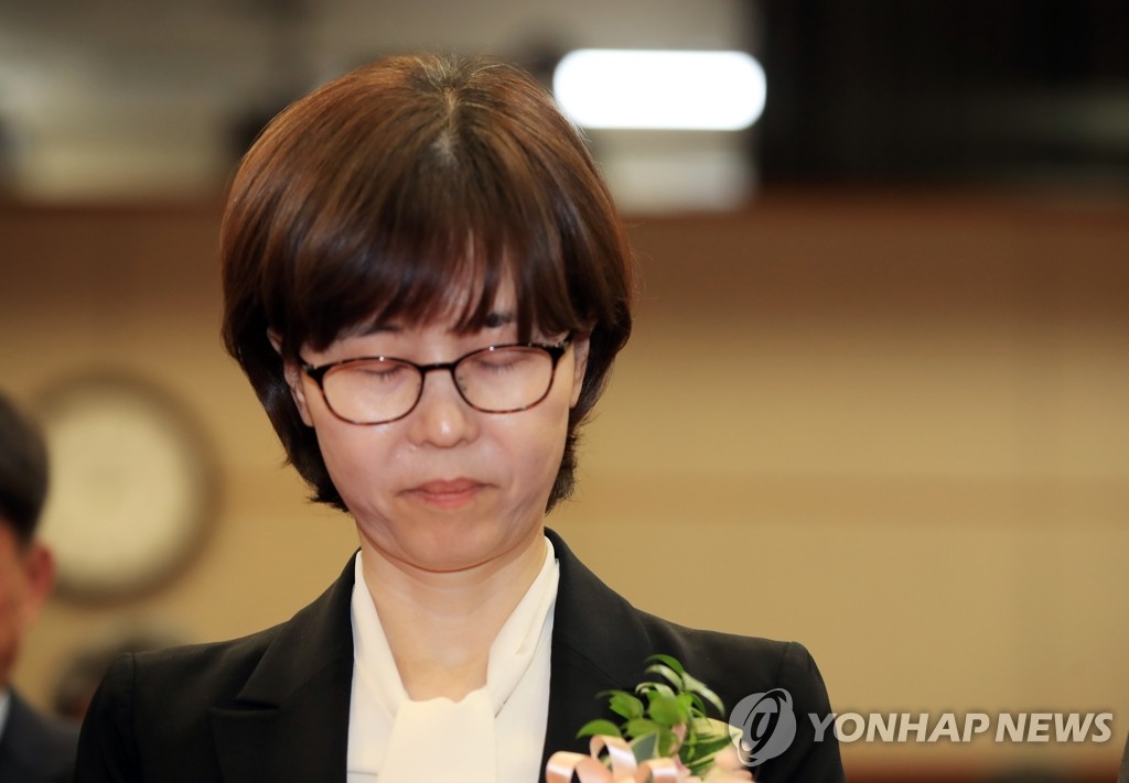 新憲法裁判官が就任 野党は猛反発 新憲法裁判官が就任 野党は猛反発