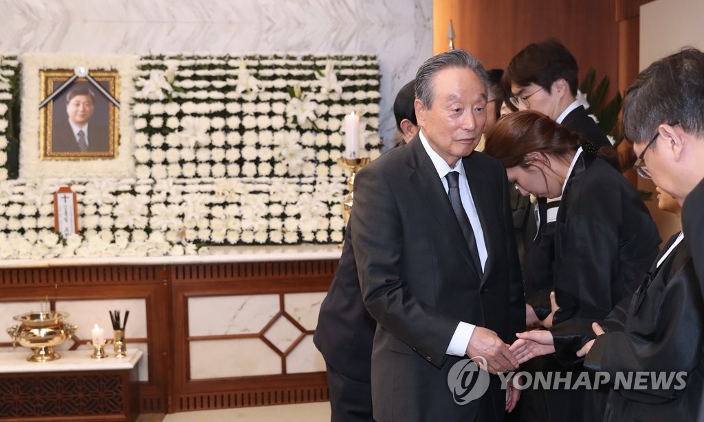 권노갑 고문, 김홍일 전 의원 빈소 조문