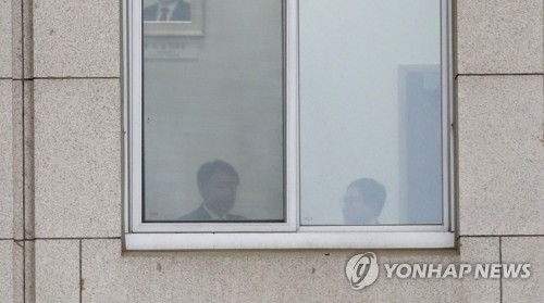 공수처법 논의 도중 이야기하는 김관영