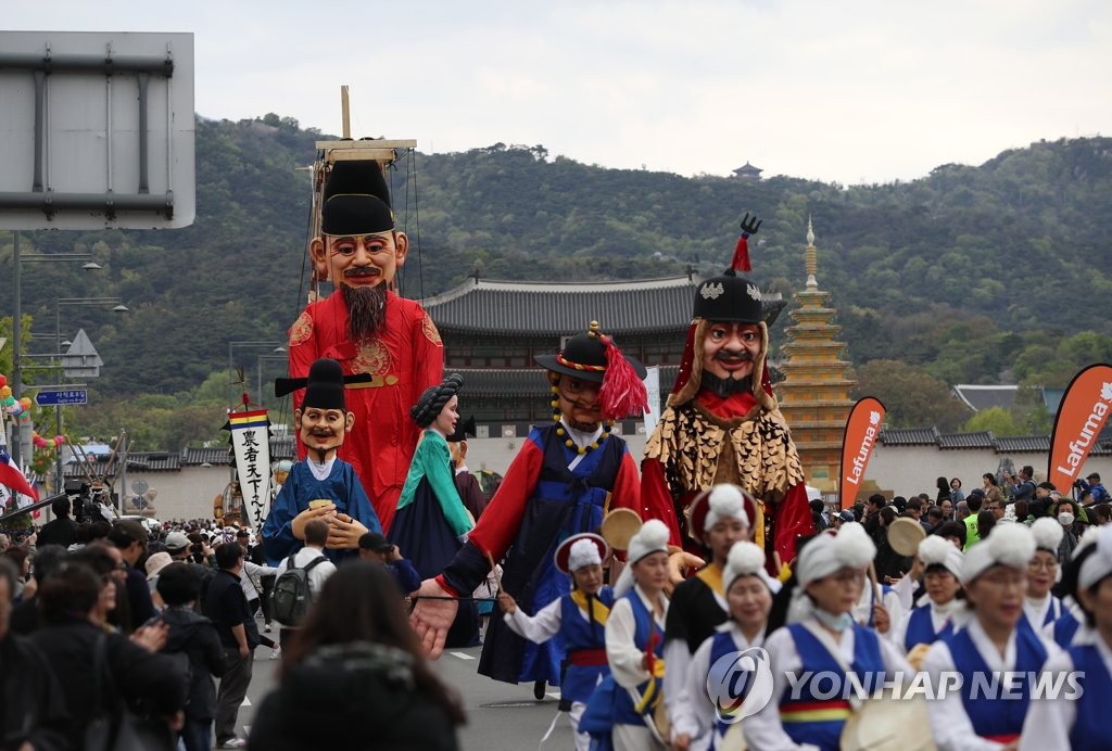 지난해 궁중문화축전에서 펼쳐진 광화문 신산대놀이