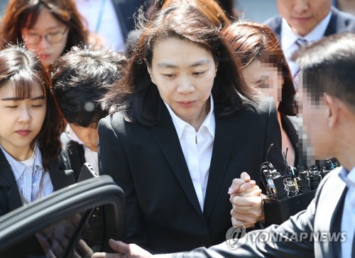'가사도우미 불법고용' 조현아 첫 공판