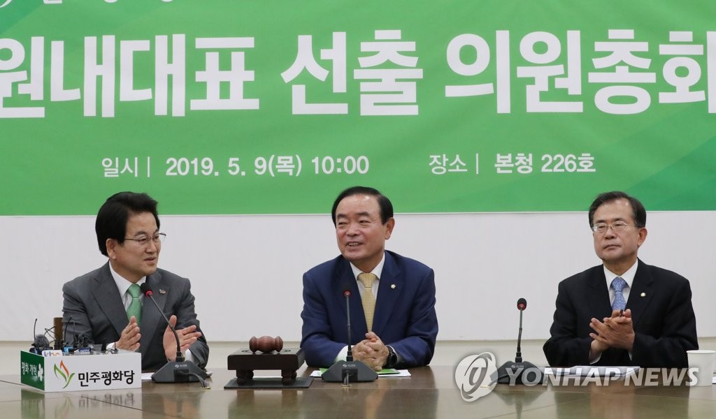 박수 받는 장병완 원내대표
