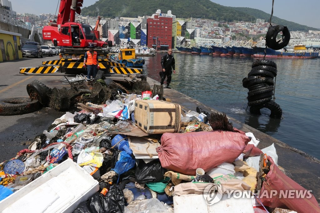 지난 5월 10일 부산 서구 남항에서 나온 해양 쓰레기