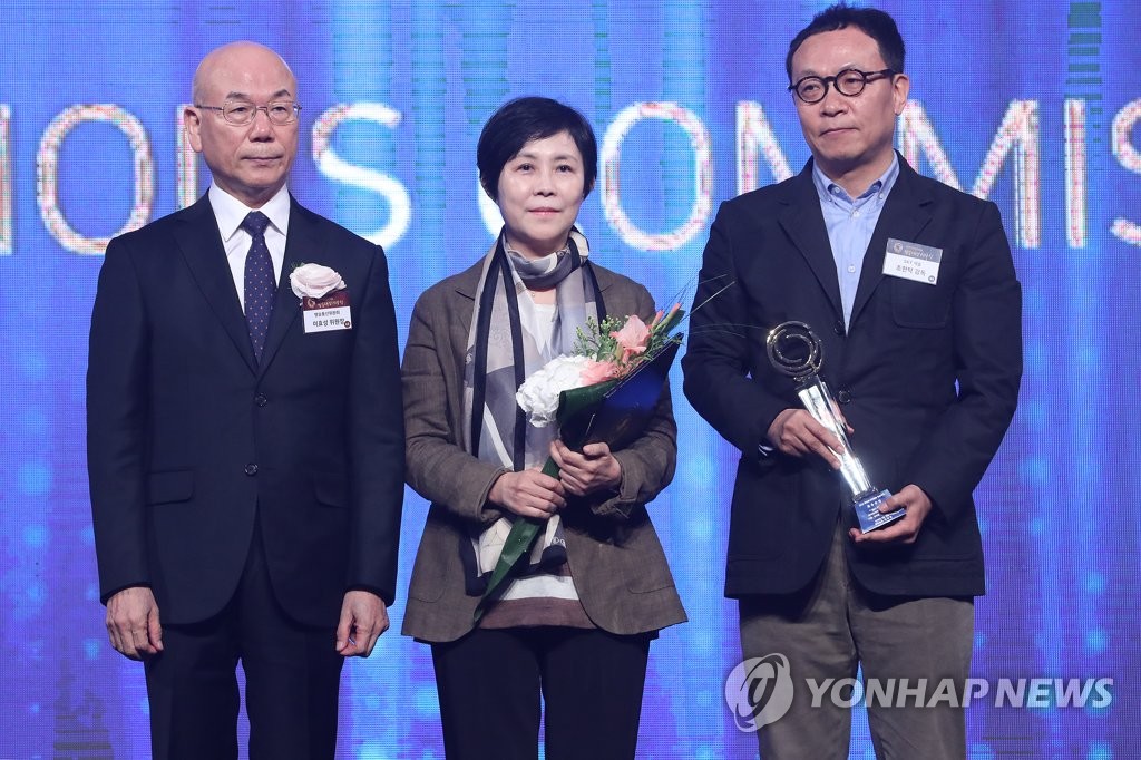 'Sky Castle' wins top drama prize 'Sky Castle' wins top drama prize