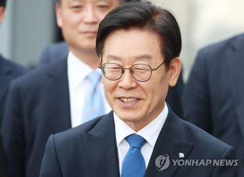 미소짓는 이재명 경기지사