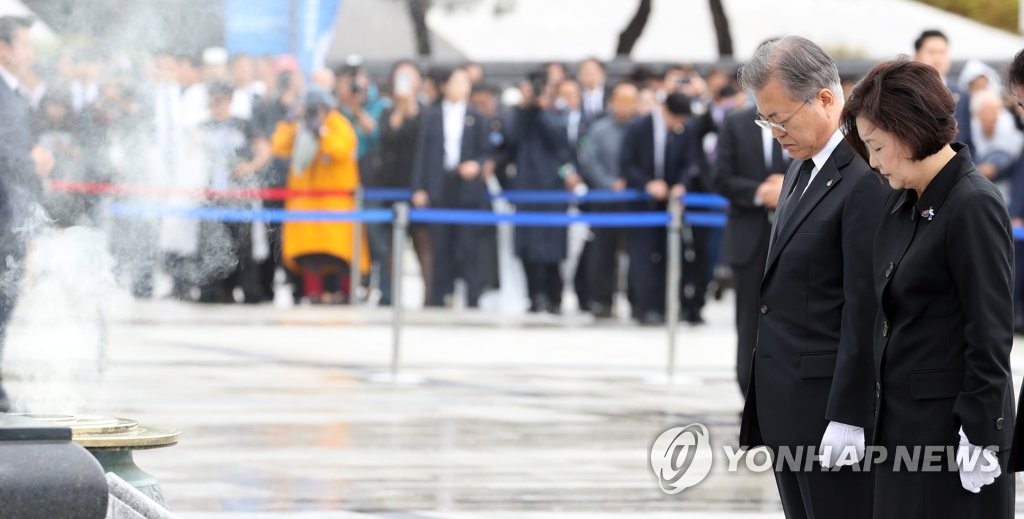 Moon honors victims in crackdown on 1980 Gwangju uprising Moon honors victims in crackdown on 1980 Gwangju uprising