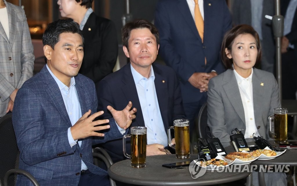 '호프타임' 회동에서 인사말하는 오신환