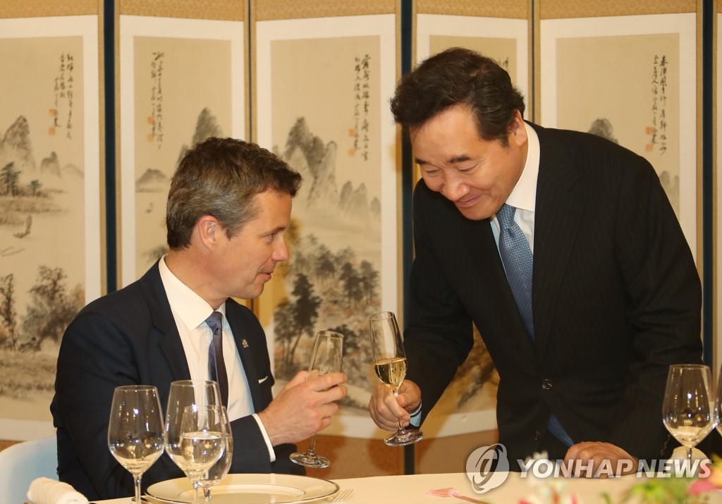 S. Korean PM meets Danish crown prince S. Korean PM meets Danish crown prince
