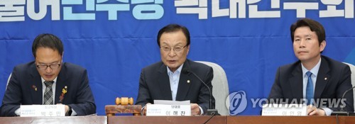 확대간부회의에서 발언하는 이해찬