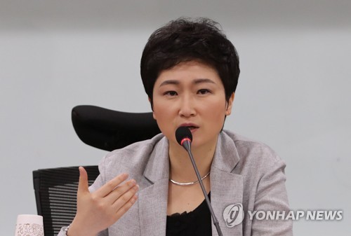 인사말하는 이언주