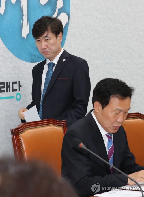최고위원회의 참석하는 하태경