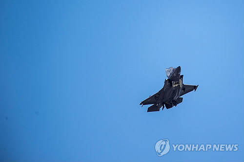 백악관 상공 비행하는 F-35 전투기