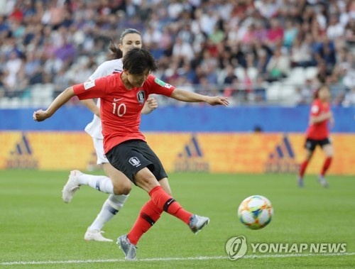 지소연 슛!