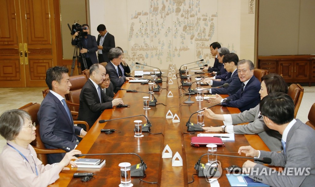 문 대통령, 손정의 회장 접견