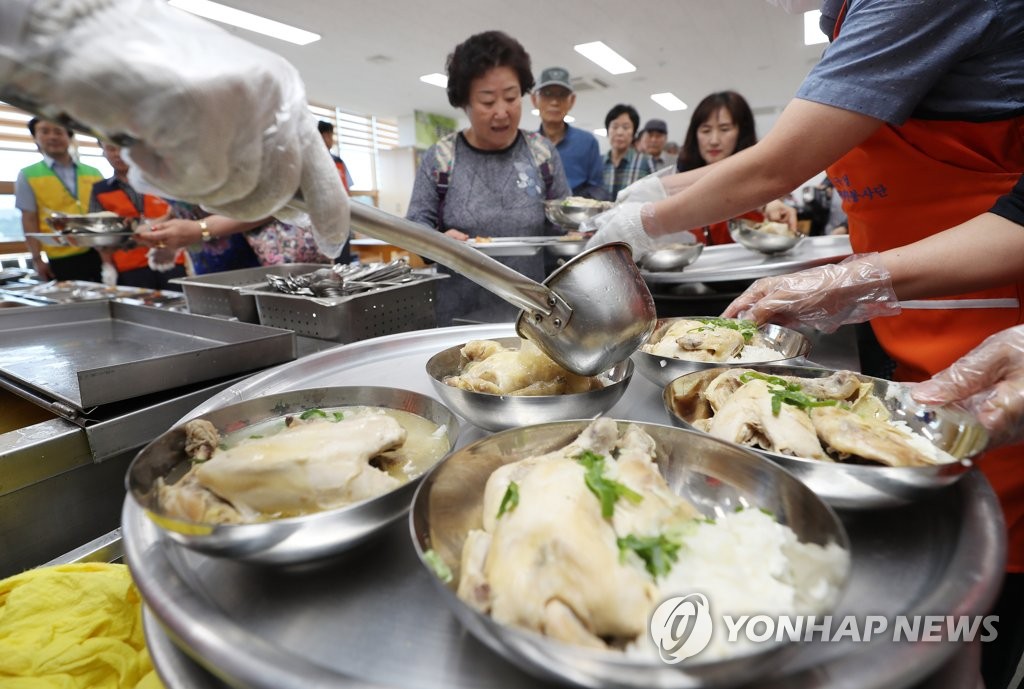 参鶏湯で暑気払いを 参鶏湯で暑気払いを