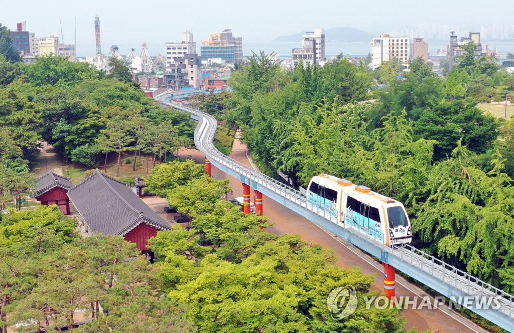 월미도 일대 달리는 월미바다열차