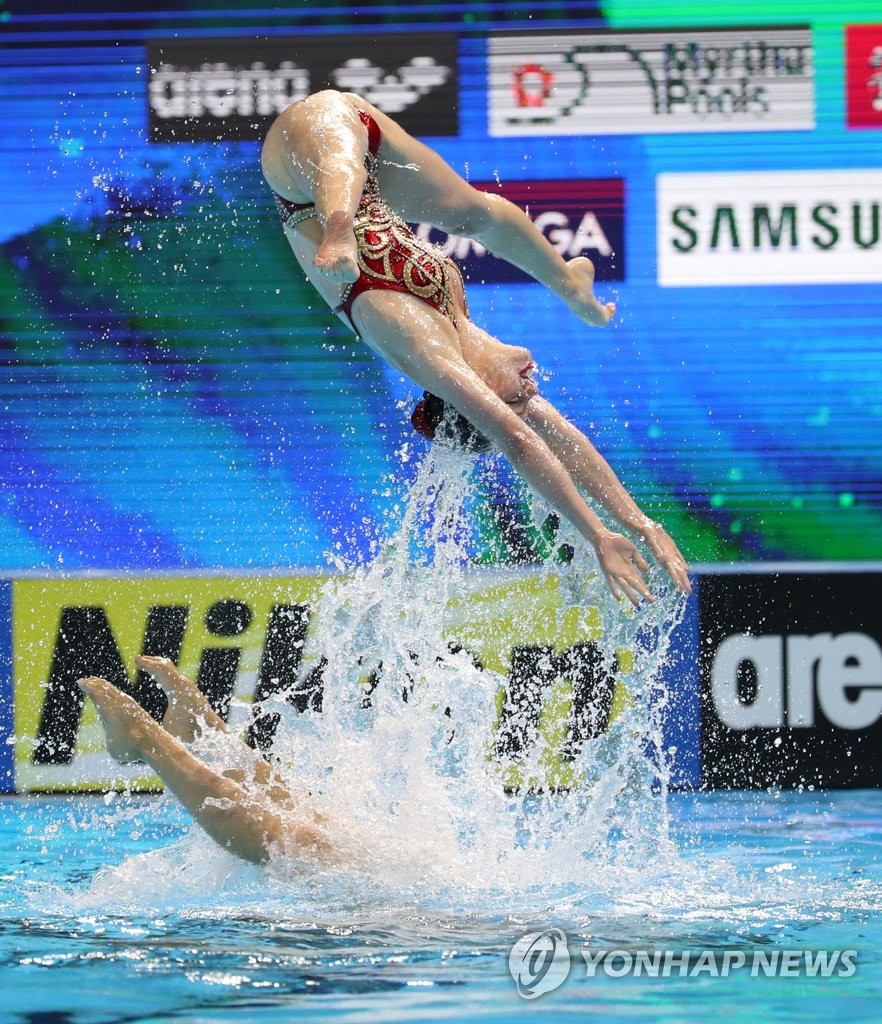 Canadian swimmer soars into the air Canadian swimmer soars into the air