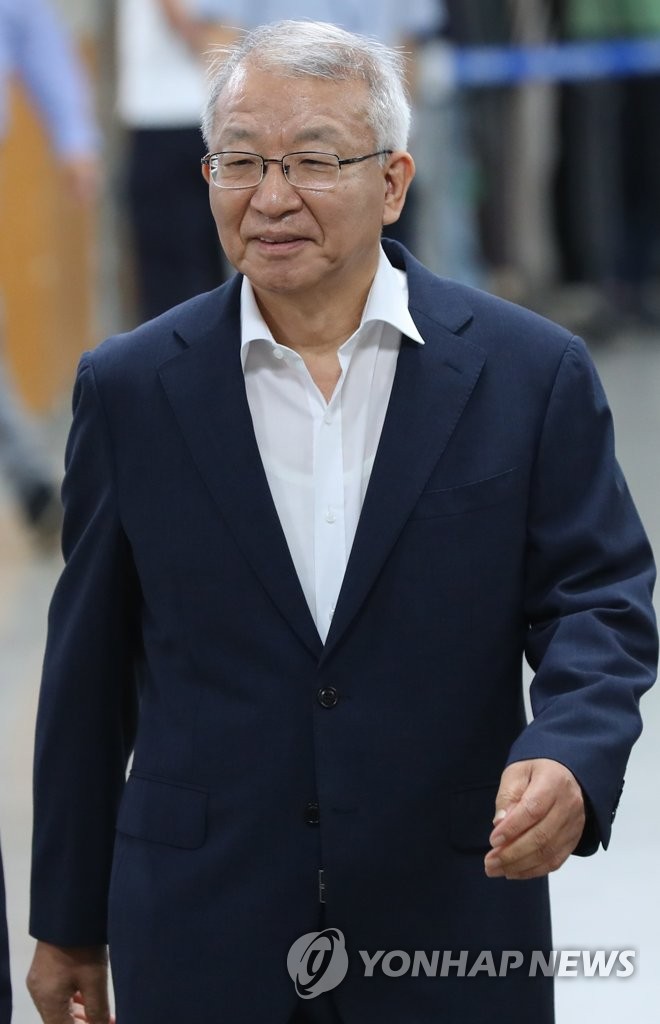 Ex-chief justice at trial Ex-chief justice at trial