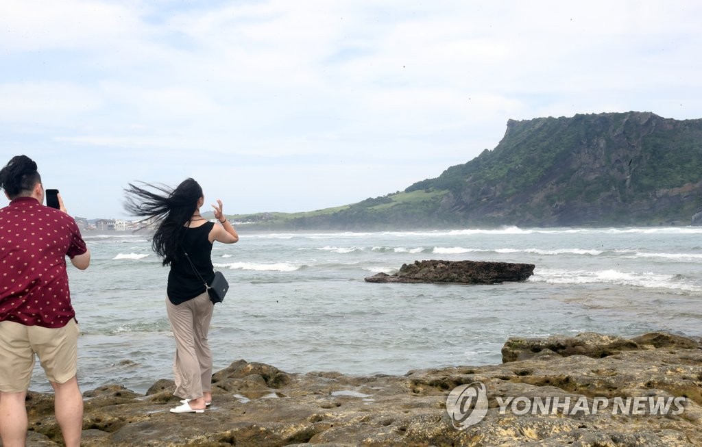 태풍 '레끼마' 영향…제주 강한 바람