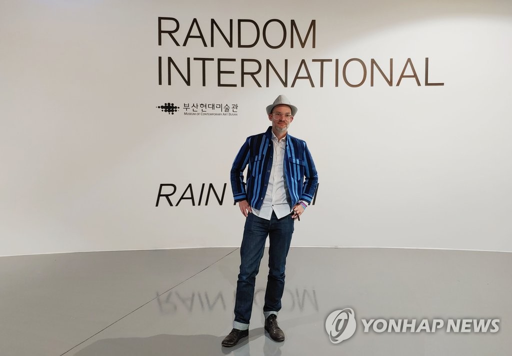 한국 찾은 랜덤인터내셔널 작가